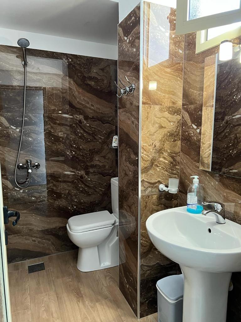 Hotel Vila Flowers Avlonya Dış mekan fotoğraf