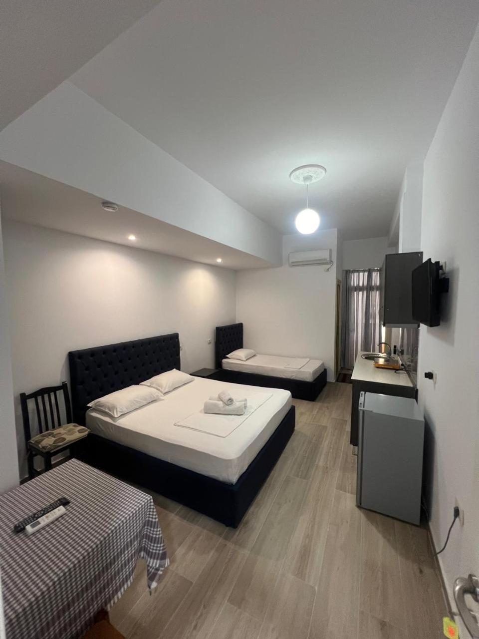 Hotel Vila Flowers Avlonya Oda fotoğraf