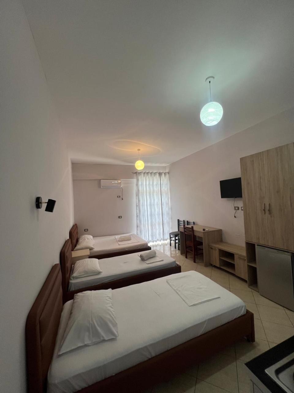Hotel Vila Flowers Avlonya Oda fotoğraf