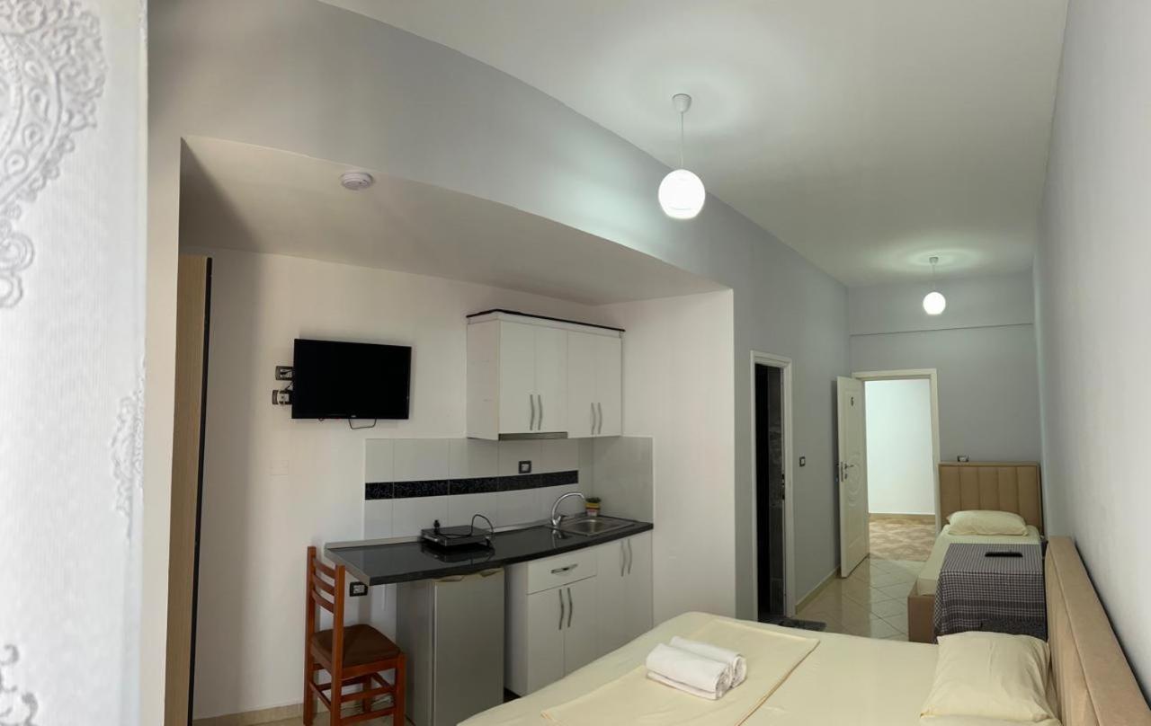 Hotel Vila Flowers Avlonya Dış mekan fotoğraf