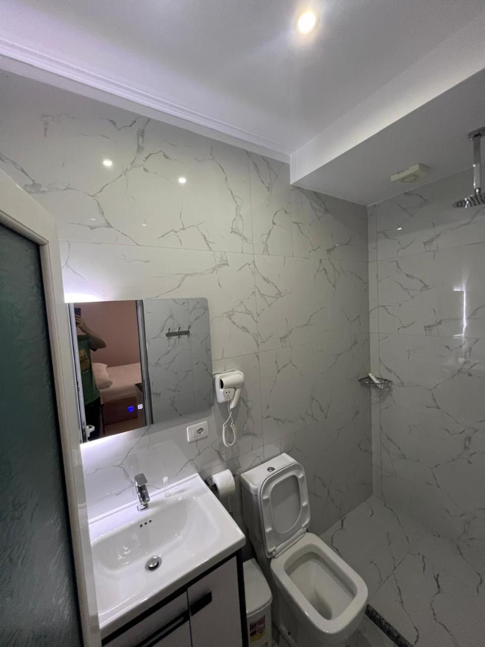 Hotel Vila Flowers Avlonya Dış mekan fotoğraf